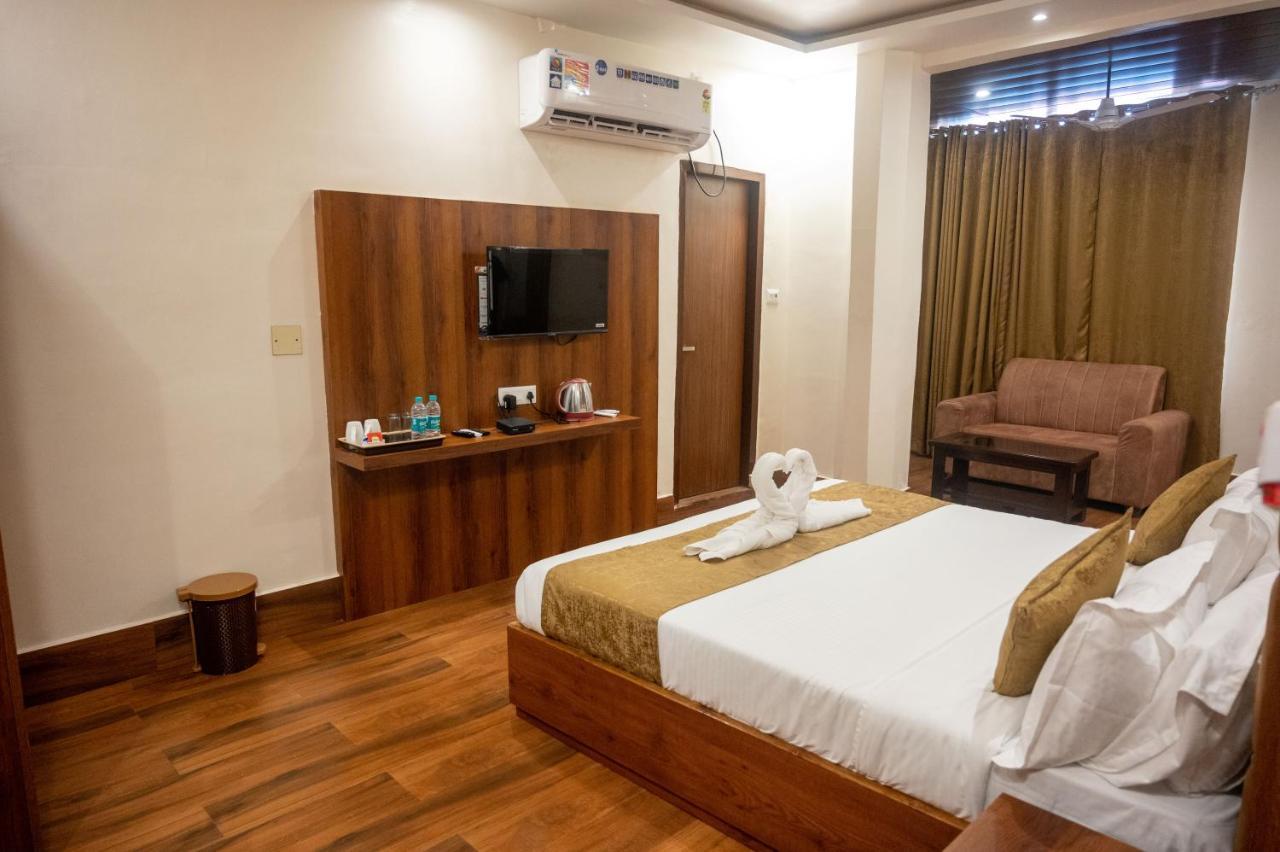 Hotel Kiran Palace Varanasi Exterior foto