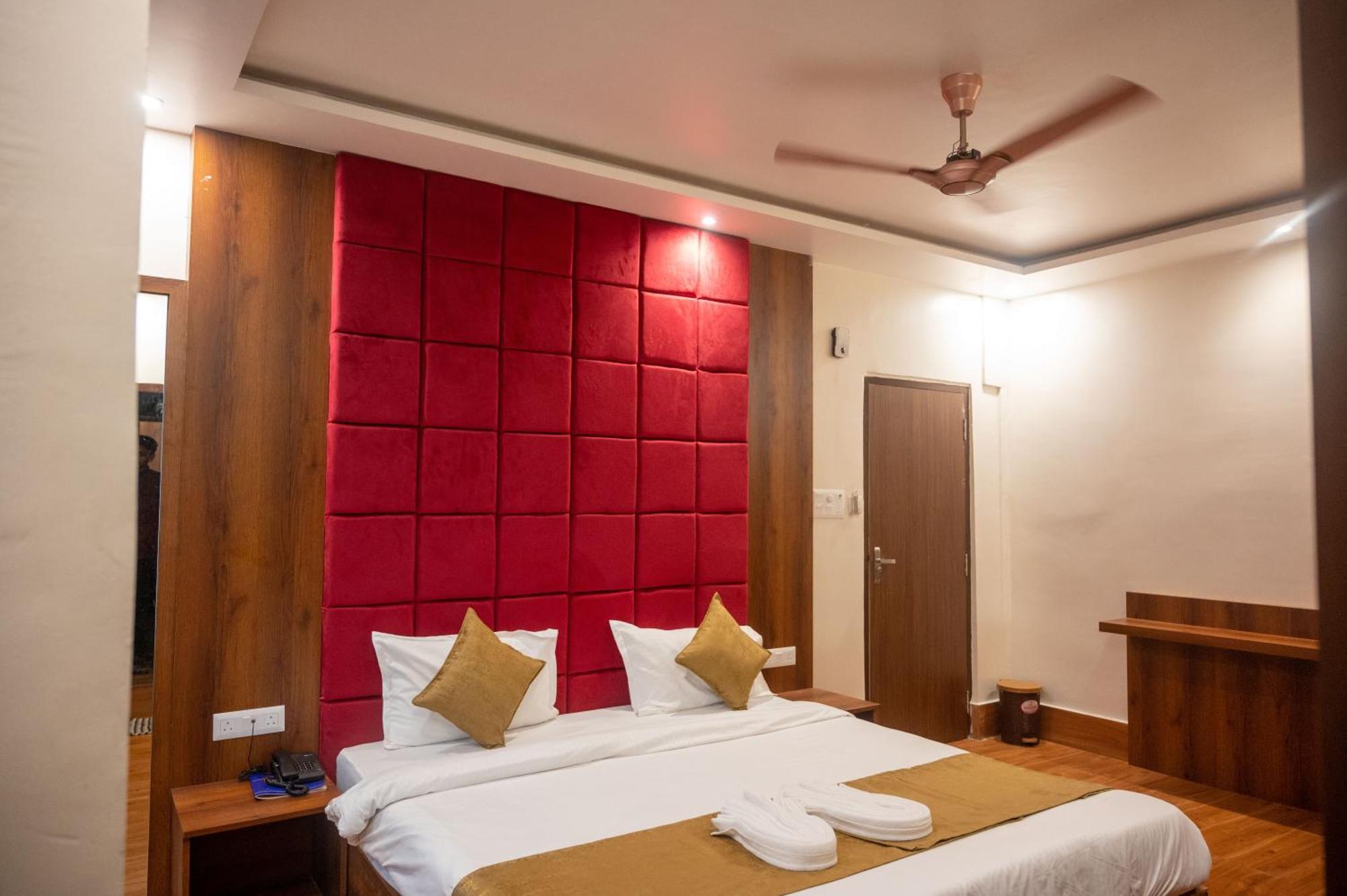 Hotel Kiran Palace Varanasi Exterior foto