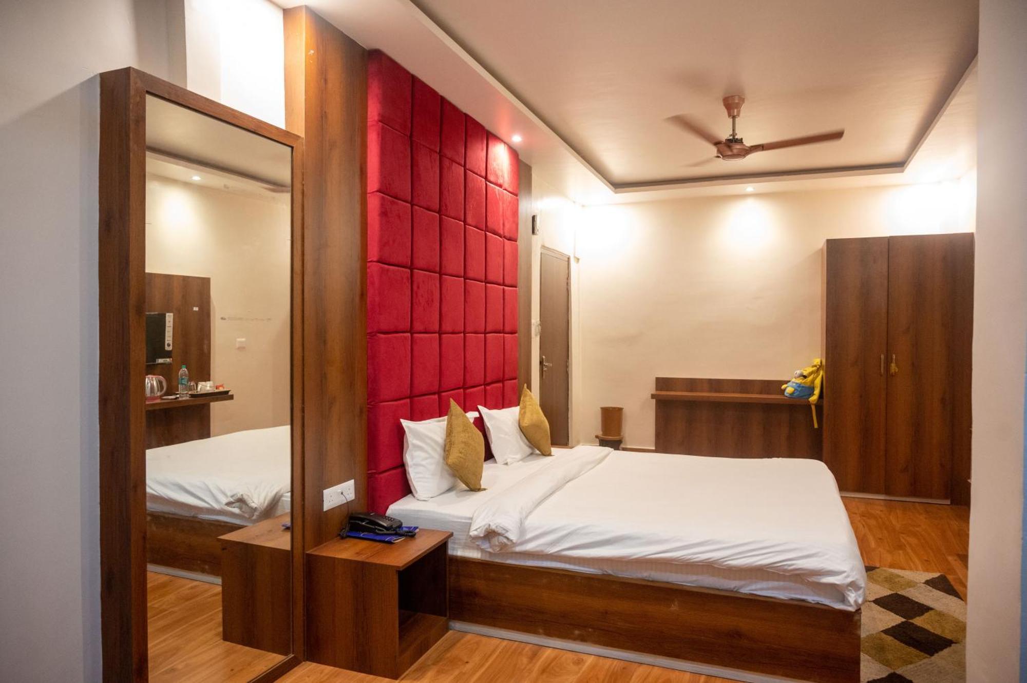 Hotel Kiran Palace Varanasi Exterior foto