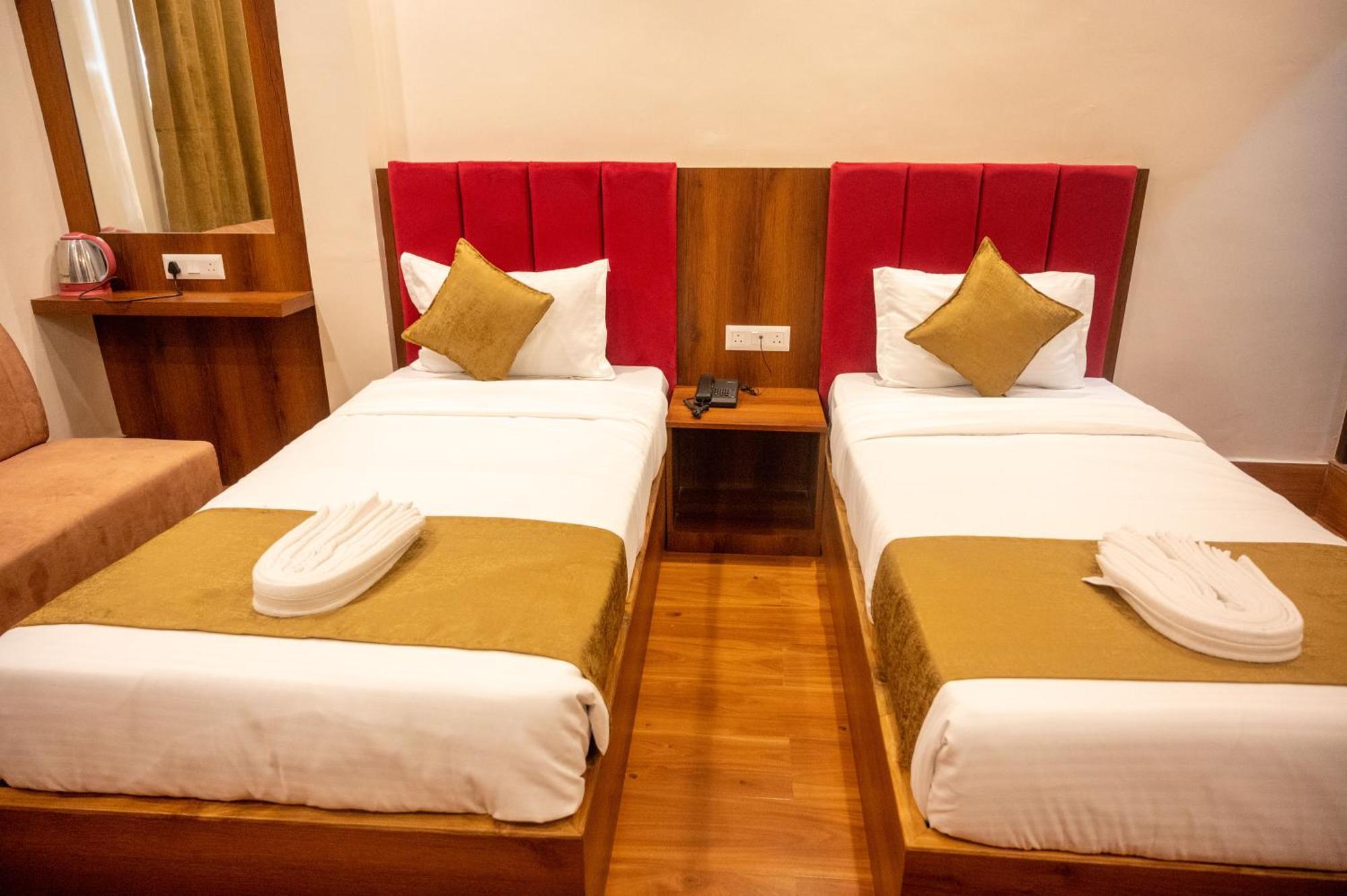 Hotel Kiran Palace Varanasi Exterior foto