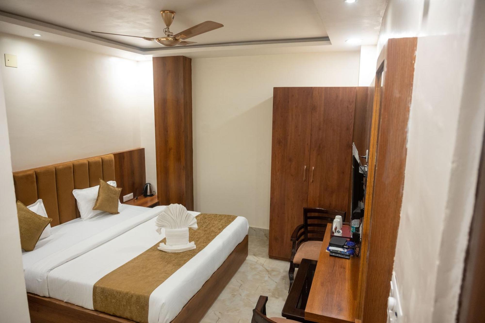 Hotel Kiran Palace Varanasi Exterior foto